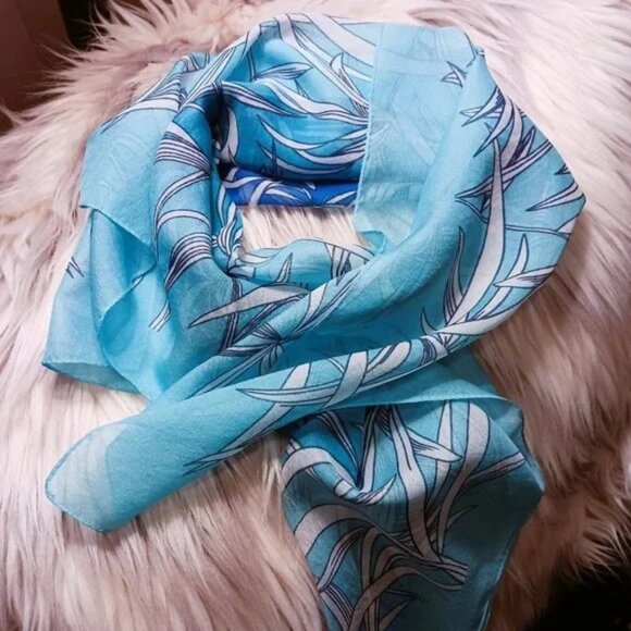 LOVELY SUMMER Patricia Dumont Summery Light Blue Head Scarf EUC - Picture 4 of 4